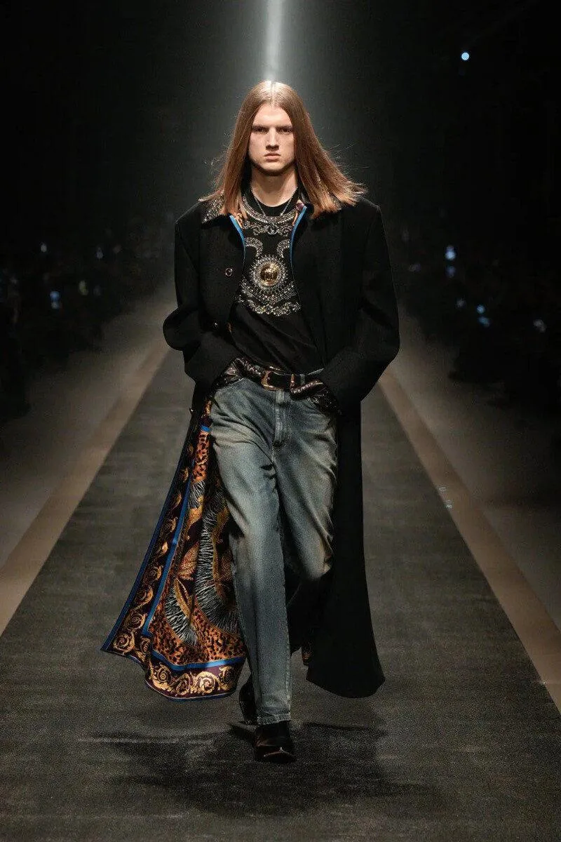 Milan Fashion Week 2025 Versace Medusa motifs Milan Fashion Week 2025 Versace Medusa motifs