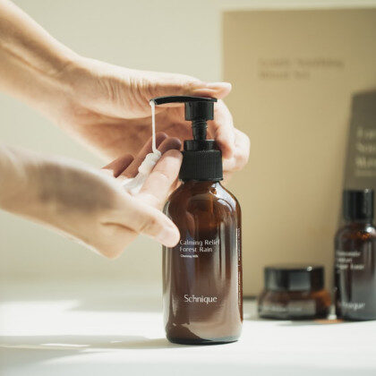 Schnique Calming Relief Forest Rain Cleansing Milk SLU Beauty