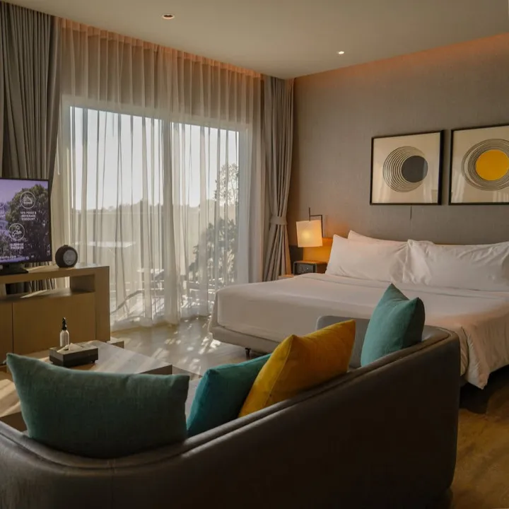 Cross Pattaya Pratamnak Ocean Suites