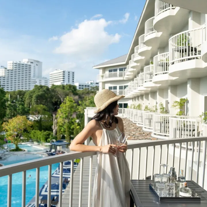 Cross Pattaya Pratamnak Review