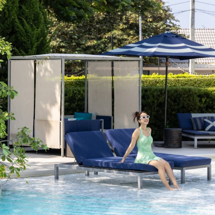 Cross Pattaya Pratamnak outdoor pool