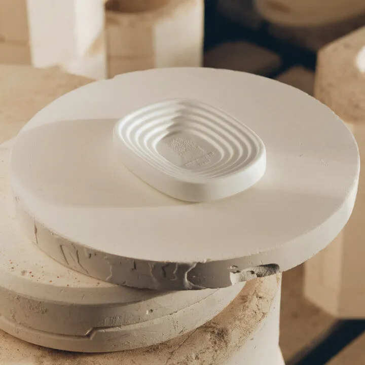 pantone 2026 cloud dancer diptyque soap holder