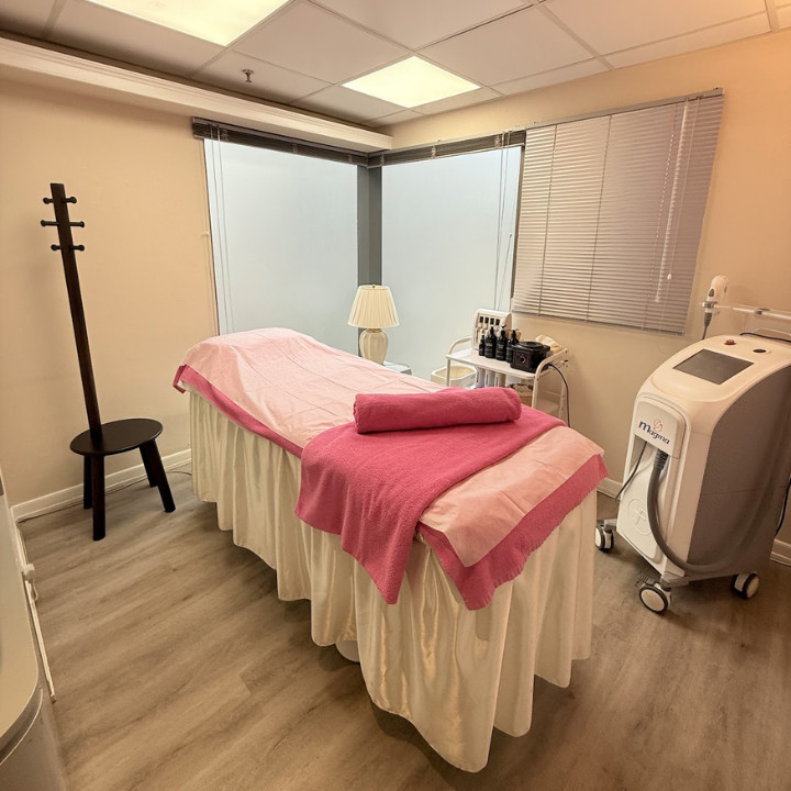 Honeypot Waxing Boutique 808nm diode laser hair removal