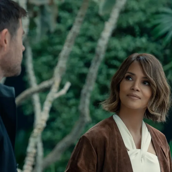 halle berry and chris hemworth