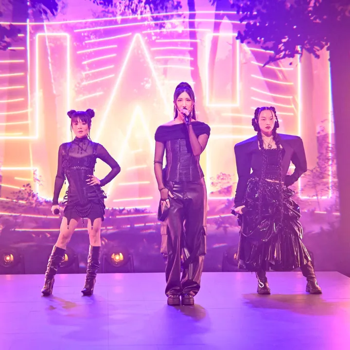 kpop demon hunters golden performance