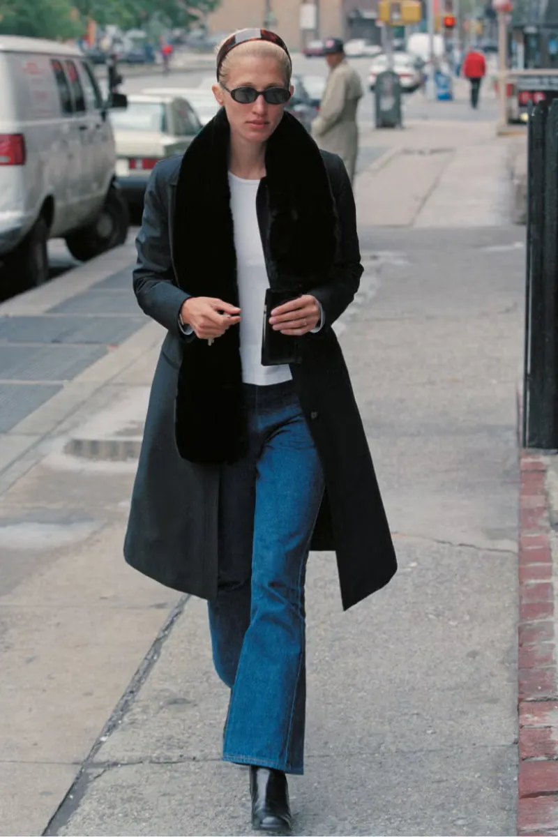 carolyn bessette wearing sunglasses