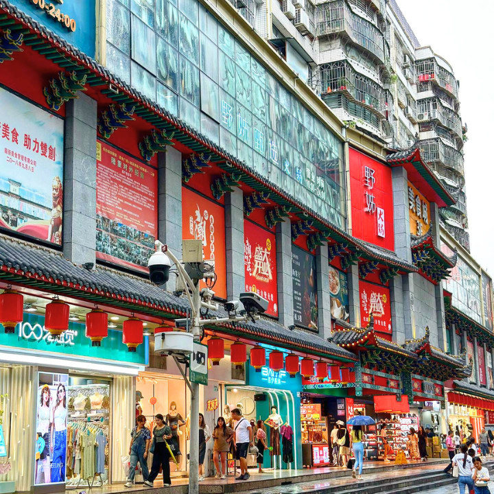 shop in shenzhen dongmen pedestrian street