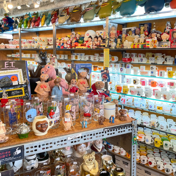 vintage shopping in tokyo dealership