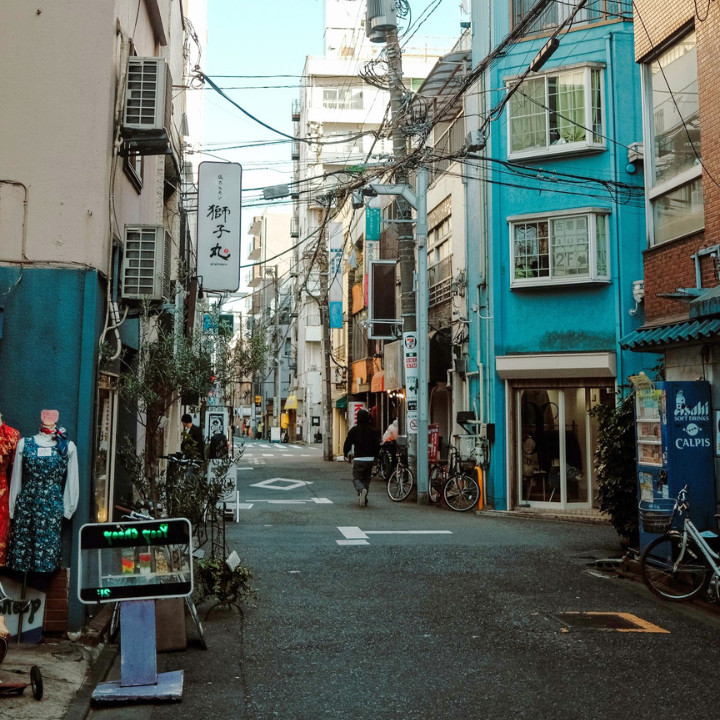 vintage shopping in tokyo koenji neighbourhood