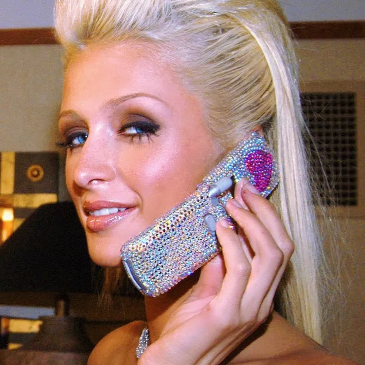 paris hilton with bedazzled phone bedazzling trend